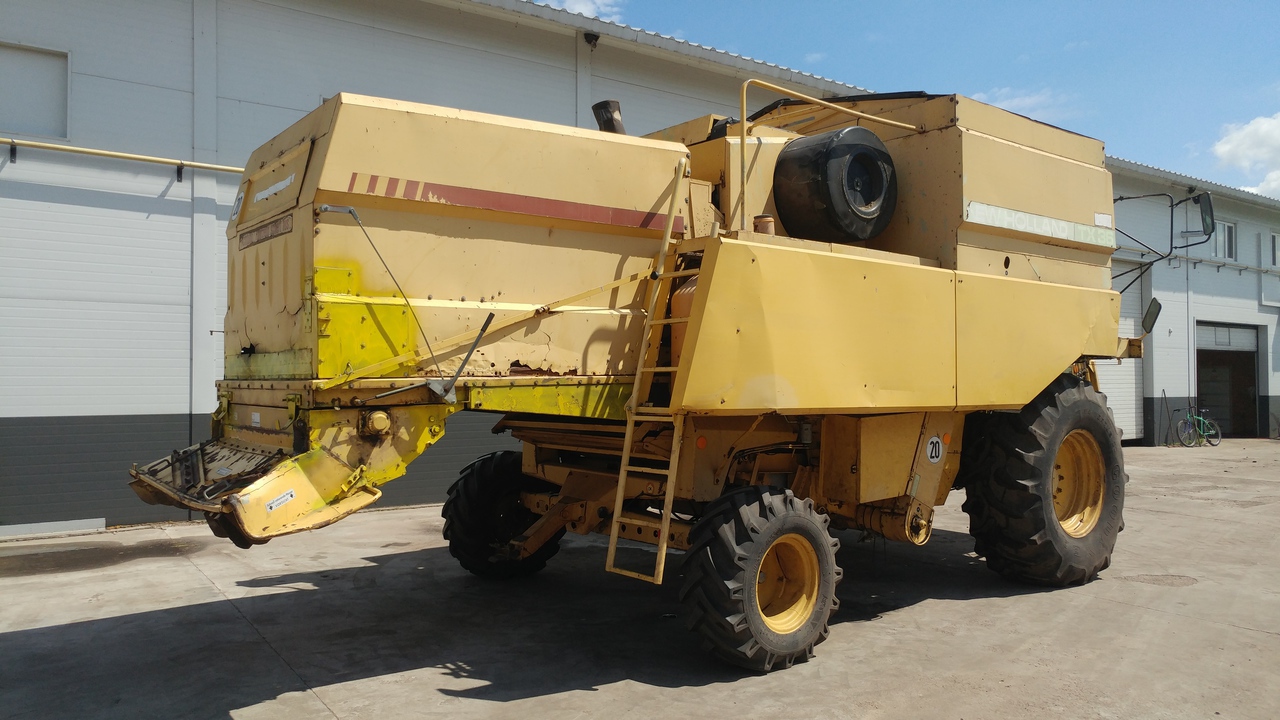 Зернозбиральний комбайн New Holland TX36 - 02 - Annaland.com.ua.jpg Продаж бу сг техніки з Нідерландів